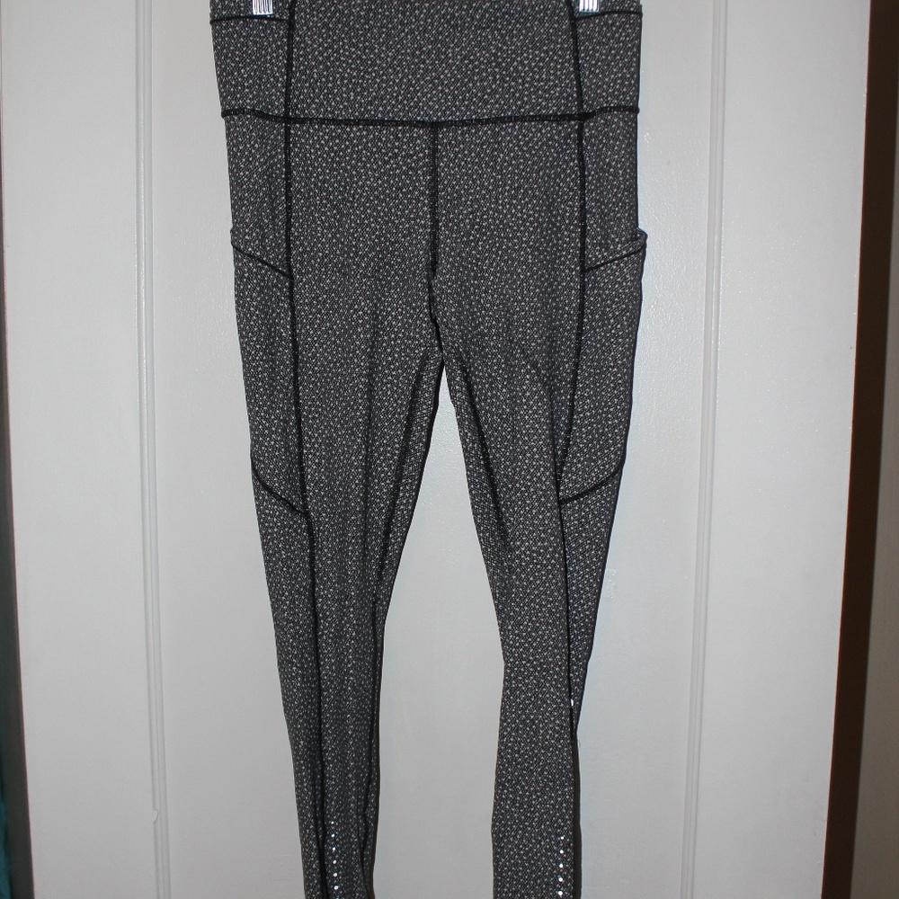 lululemon leggings size 8 READ BELOW